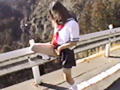 立ちションする女の子動画